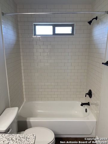 Image 11 of 35 For 2202 Sandlewood Cove  101