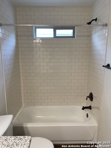 Image 17 of 35 For 2202 Sandlewood Cove  101