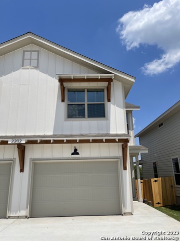 Image 2 of 35 For 2202 Sandlewood Cove  101