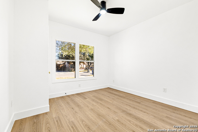 Image 17 of 21 For 530 Kirk Pl