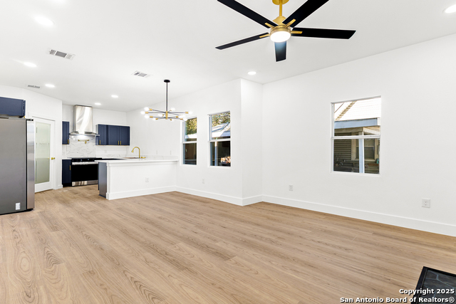 Image 4 of 21 For 530 Kirk Pl