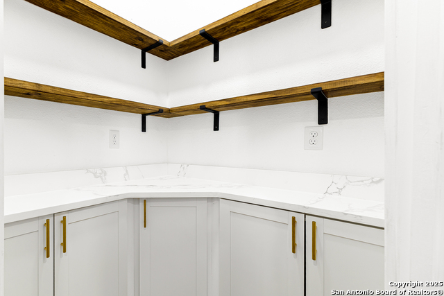 Image 8 of 21 For 530 Kirk Pl