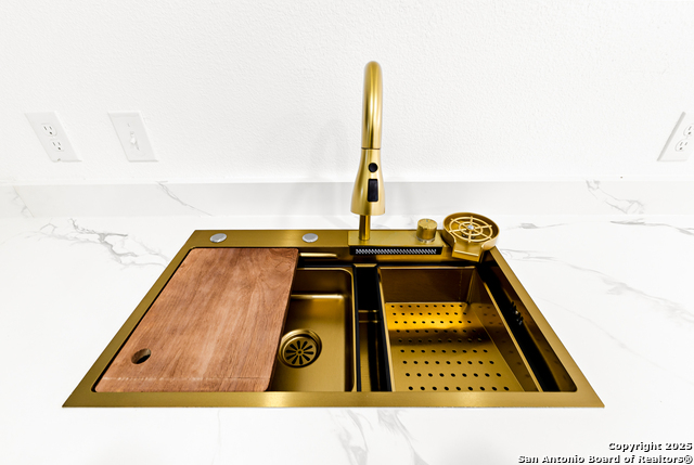 Image 9 of 21 For 530 Kirk Pl