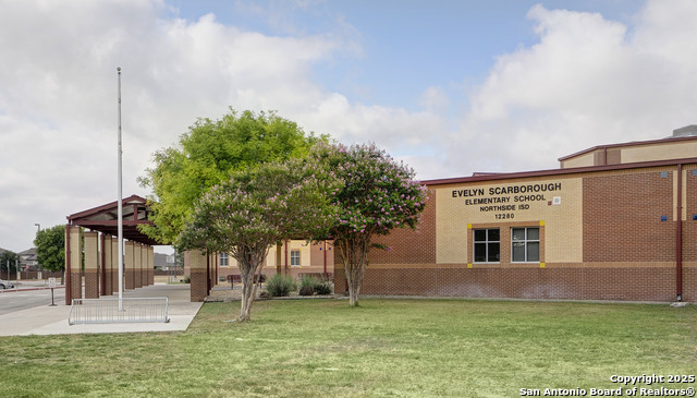 Listing photo id 15 for 12619 Cotorra Springs