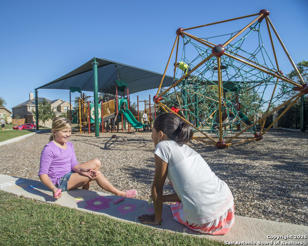 Listing photo id 5 for 12619 Cotorra Springs