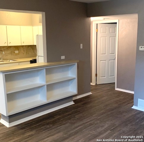 Image 5 of 10 For 615 Vance Jackson 106