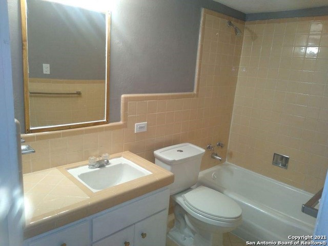 Image 9 of 10 For 615 Vance Jackson 106