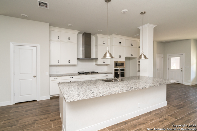 Listing photo id 10 for 22912 Grande