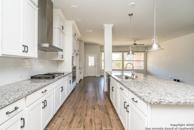 Listing photo id 11 for 22912 Grande