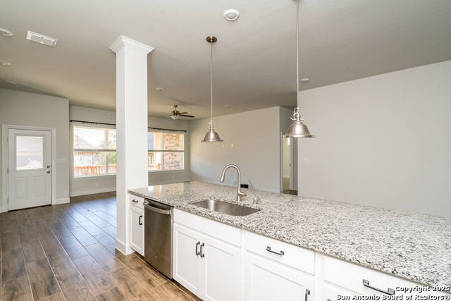 Listing photo id 12 for 22912 Grande