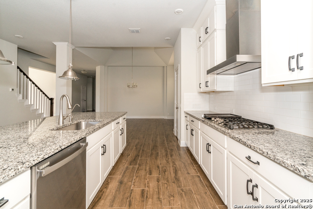 Listing photo id 13 for 22912 Grande