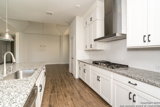 Listing photo id 14 for 22912 Grande