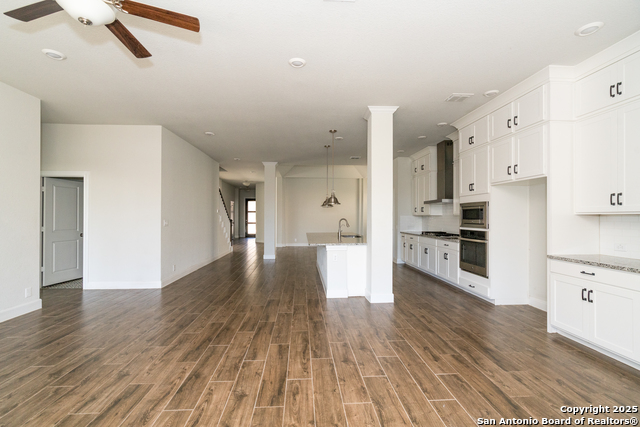 Listing photo id 19 for 22912 Grande