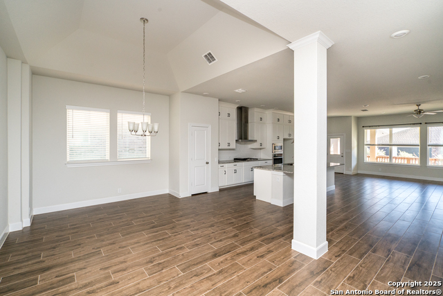 Listing photo id 5 for 22912 Grande