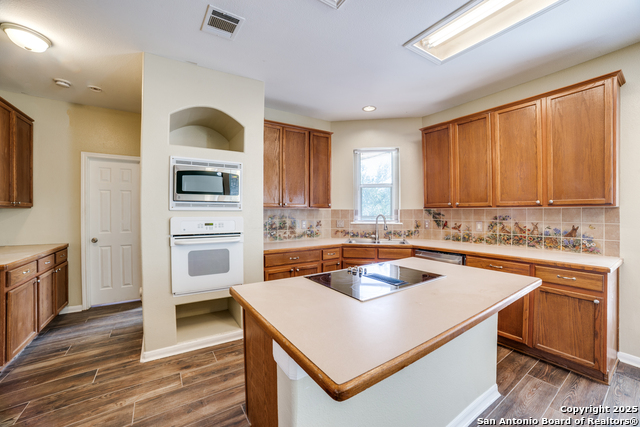 Image 10 of 25 For 9918 Alms Park