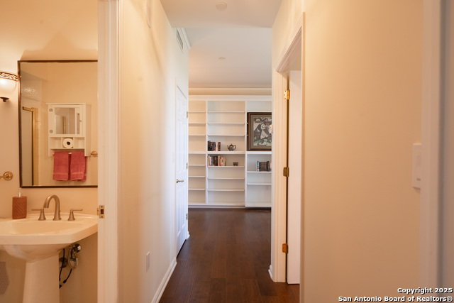 Image 12 of 20 For 1 Towers Park  2205