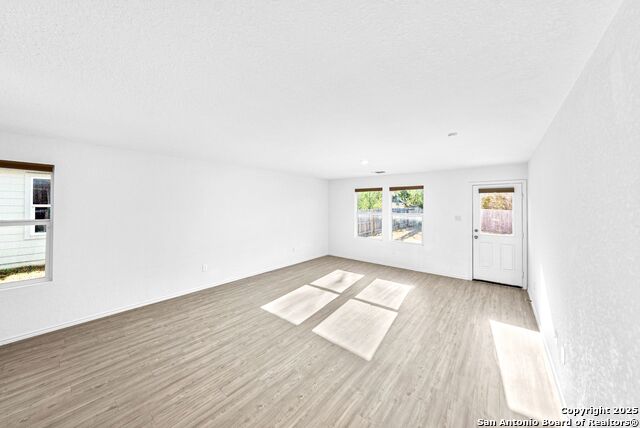 Image 7 of 38 For 6838 Grand Valley