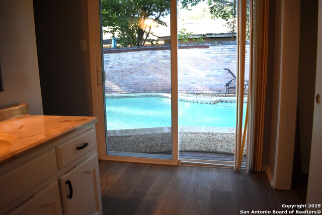 Image 16 of 25 For 6819 Heatherbrook