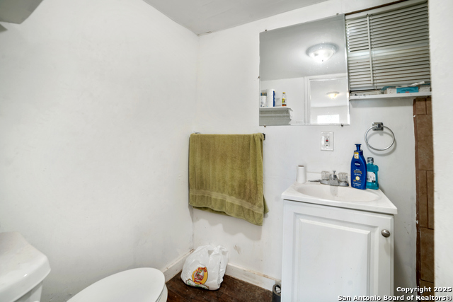 Image 12 of 23 For 333 Frio City