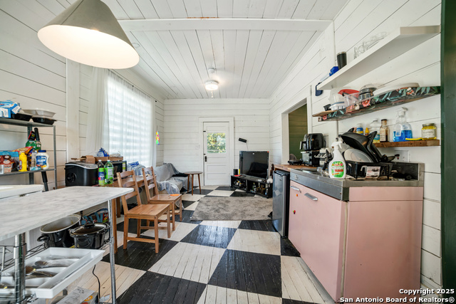 Image 16 of 23 For 333 Frio City