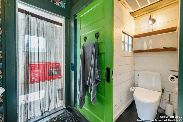 Image 17 of 23 For 333 Frio City