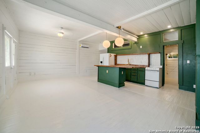 Image 4 of 23 For 333 Frio City