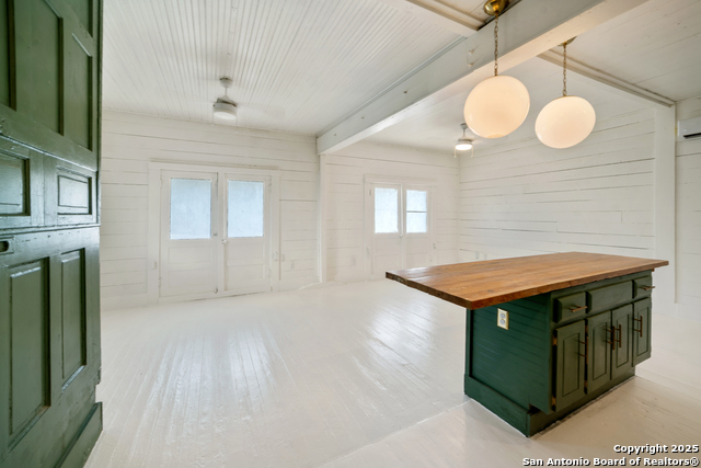 Image 5 of 23 For 333 Frio City