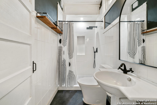 Image 7 of 23 For 333 Frio City