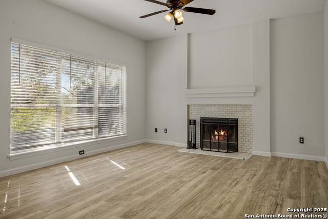 Listing photo id 8 for 4122 Knollbluff