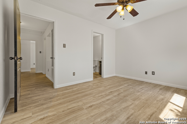 Listing photo id 13 for 4122 Knollbluff