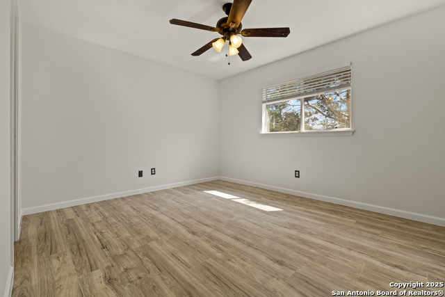 Listing photo id 14 for 4122 Knollbluff