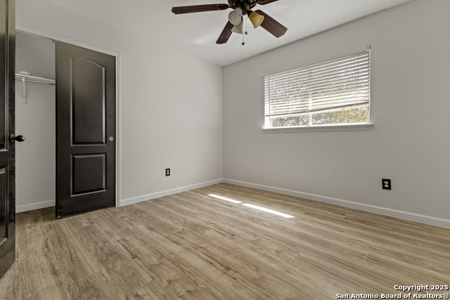 Listing photo id 15 for 4122 Knollbluff