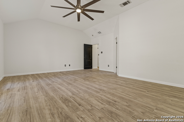 Listing photo id 18 for 4122 Knollbluff