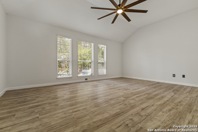 Listing photo id 19 for 4122 Knollbluff