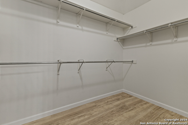 Listing photo id 22 for 4122 Knollbluff