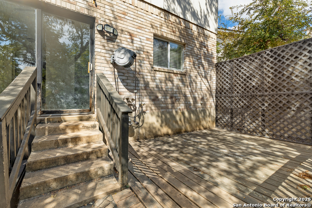 Listing photo id 23 for 4122 Knollbluff