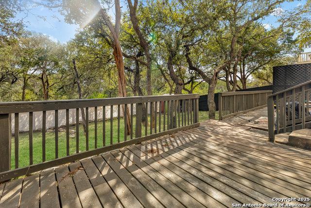Listing photo id 24 for 4122 Knollbluff