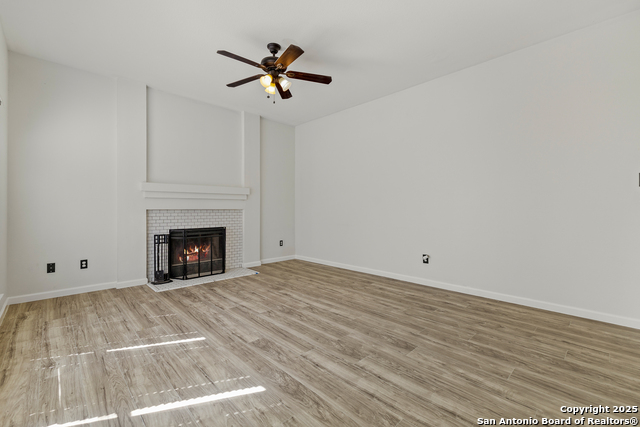 Listing photo id 6 for 4122 Knollbluff