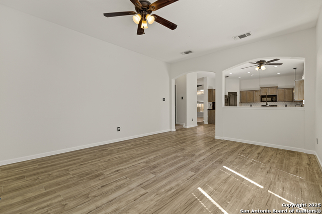 Listing photo id 7 for 4122 Knollbluff