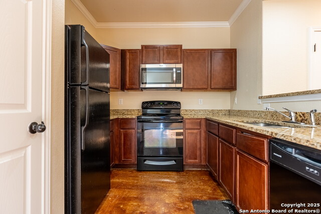 Listing photo id 8 for 5012 Flipper Dr