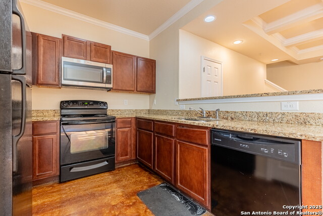 Listing photo id 9 for 5012 Flipper Dr