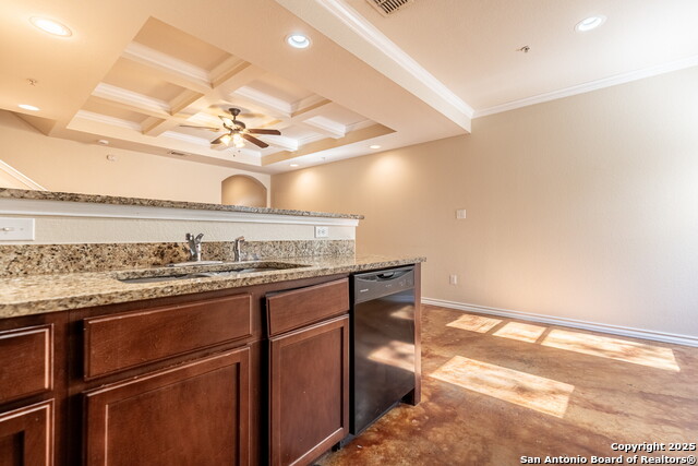 Listing photo id 10 for 5012 Flipper Dr