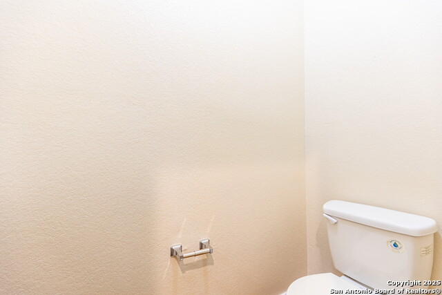 Listing photo id 12 for 5012 Flipper Dr