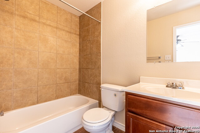 Listing photo id 16 for 5012 Flipper Dr