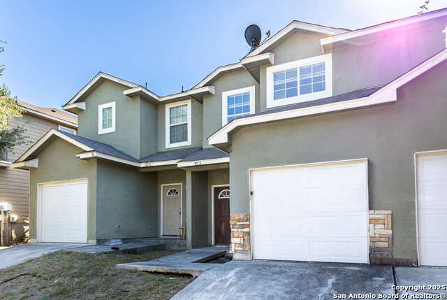 Listing photo id 0 for 5012 Flipper Dr