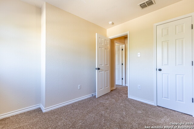 Listing photo id 20 for 5012 Flipper Dr