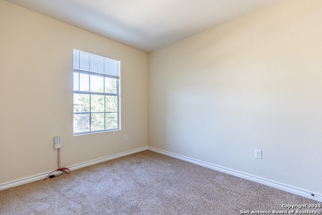 Listing photo id 21 for 5012 Flipper Dr