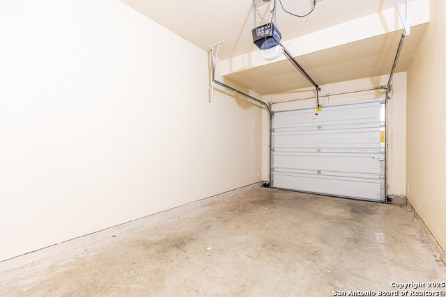 Listing photo id 23 for 5012 Flipper Dr