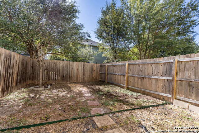 Listing photo id 24 for 5012 Flipper Dr