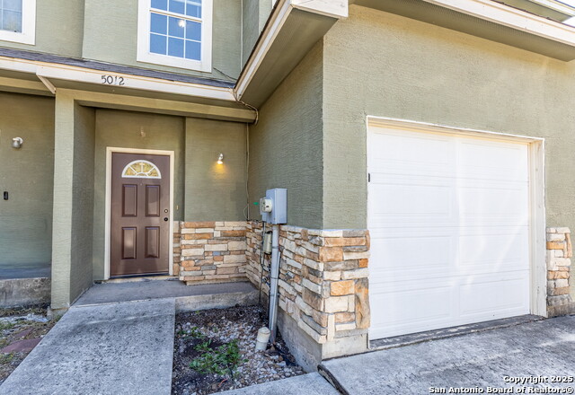 Listing photo id 1 for 5012 Flipper Dr